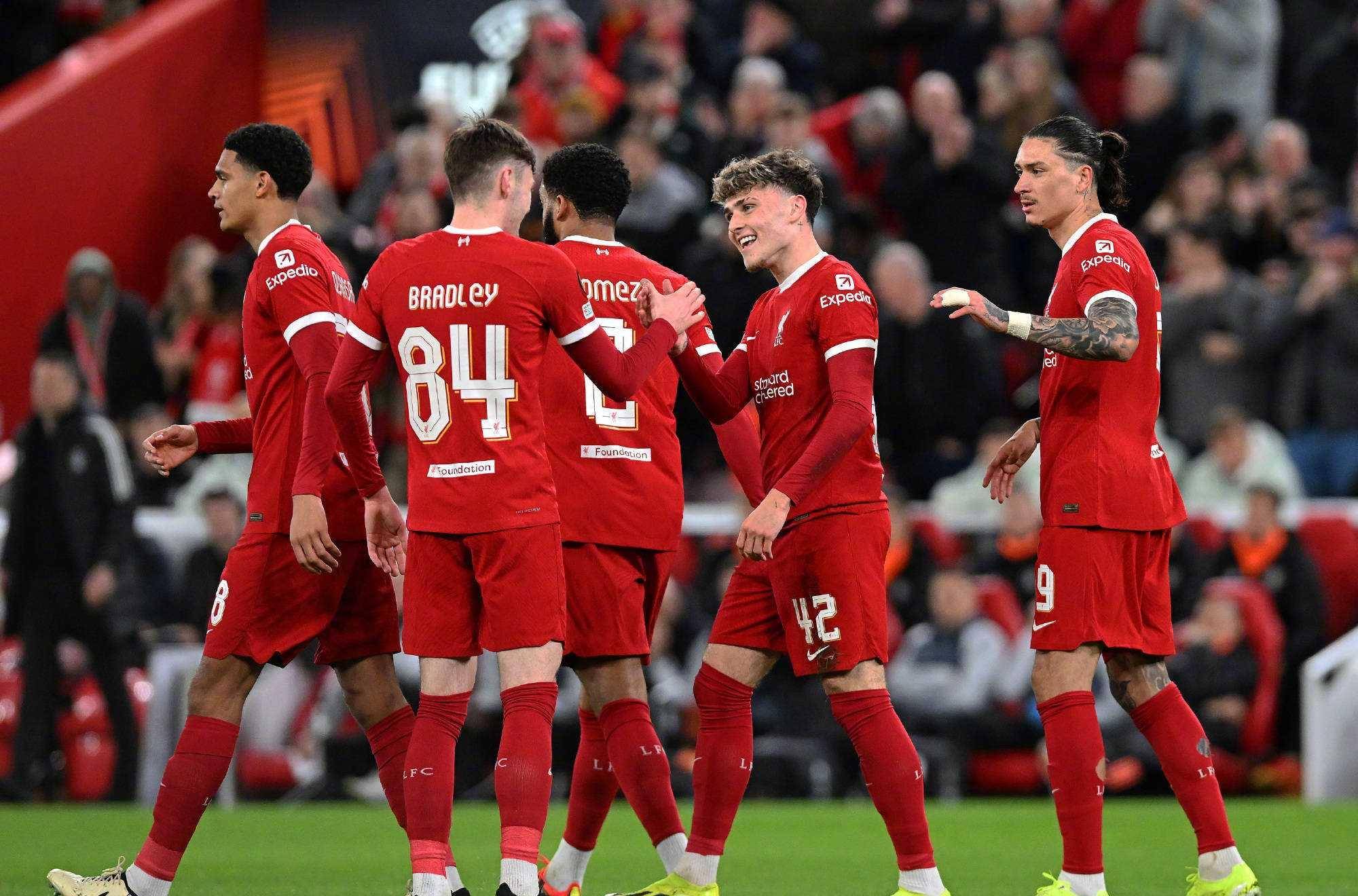 熊猫电竞 -风云突变新疆广汇国际比赛日刷新队史纪录，英超版图或变，管理层满意，纪律约束更严格 